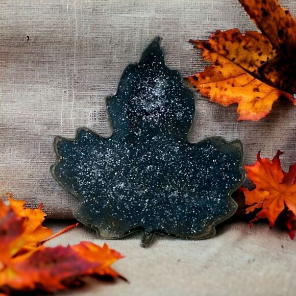Vintage Enameled Maple Leaf Brooch Pin Blue Metallic Over Copper 1" 70s Autumn. - Picture 1 of 13
